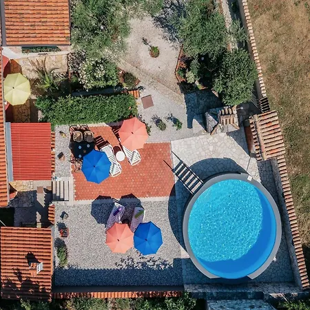 Milena- With Pool Višnjan